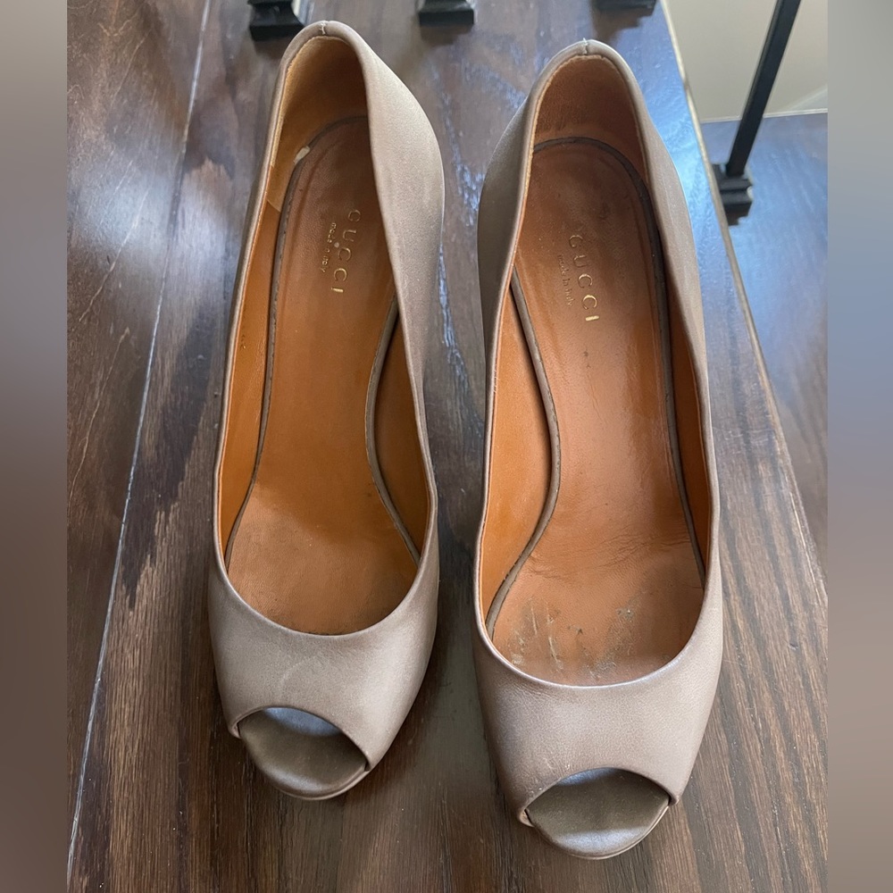 Gucci Pumps - Light Gray/purple. Size 37.5